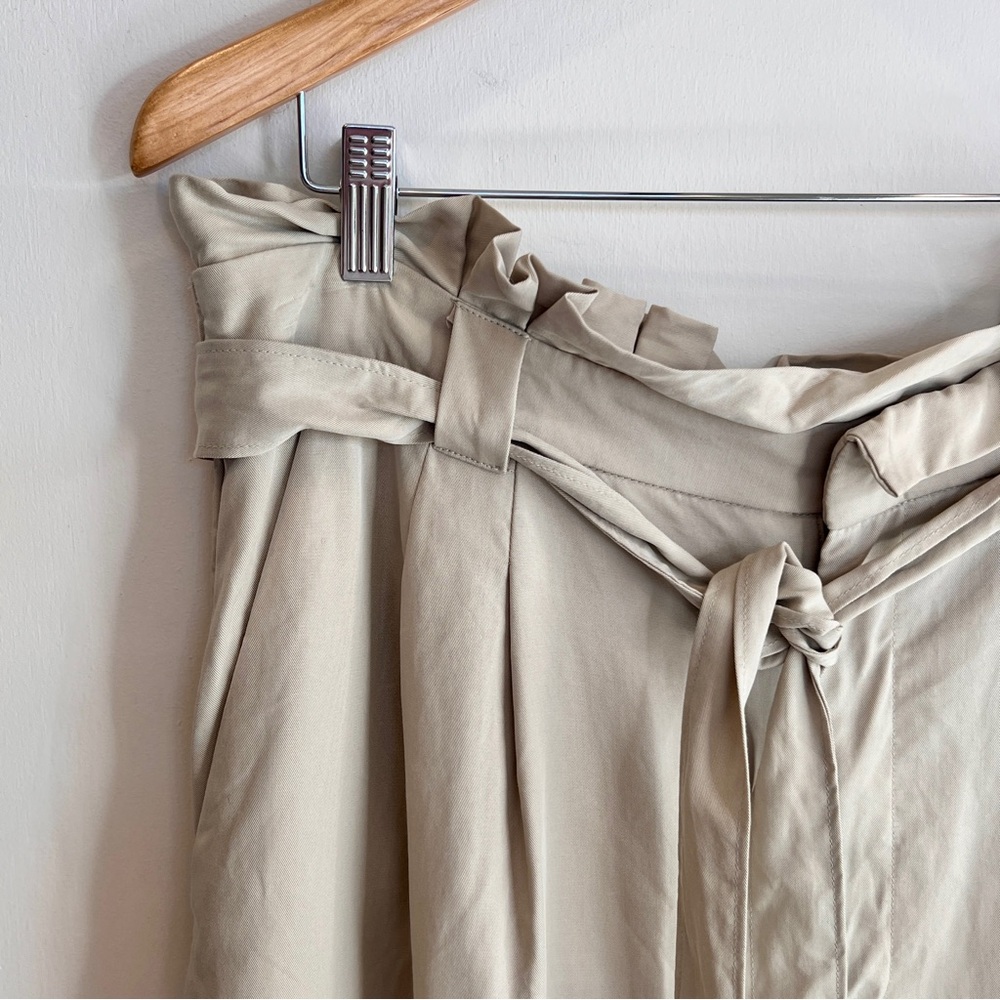 Banana Republic Khaki Tan Paperbag Tie Waist Pleated Shorts Size 16 - Picture 7 of 14